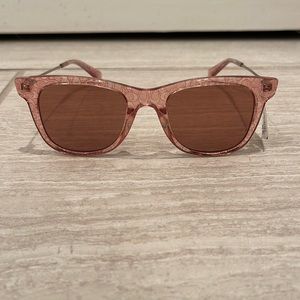 New with tags Coach sunglasses. Case, and cleaning cloth included.